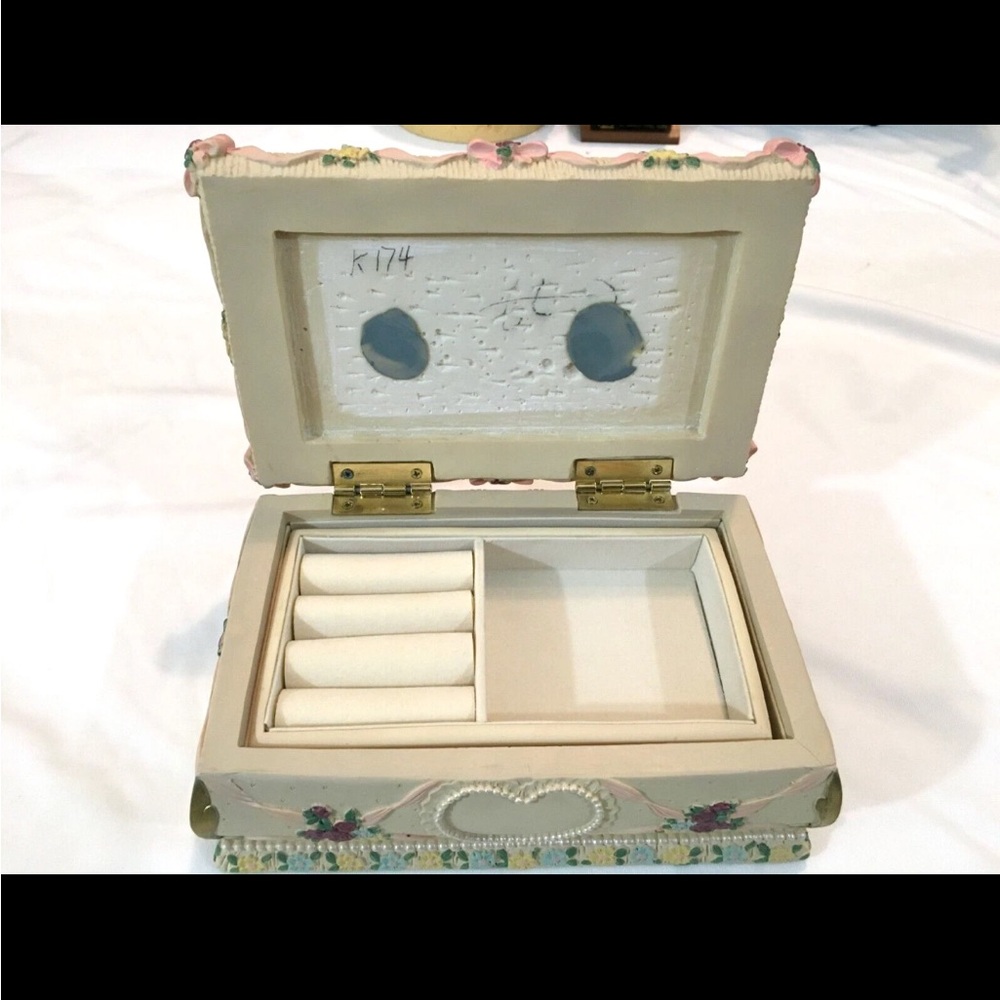 Vintage Ornate Cast Resin Jewelry Box with Doves, Flowers, & Beadwork - Picture 8 of 11
